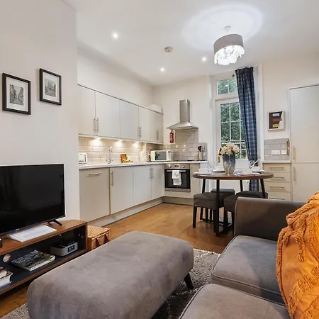 No 6 - Wisteria - Pass The Keys