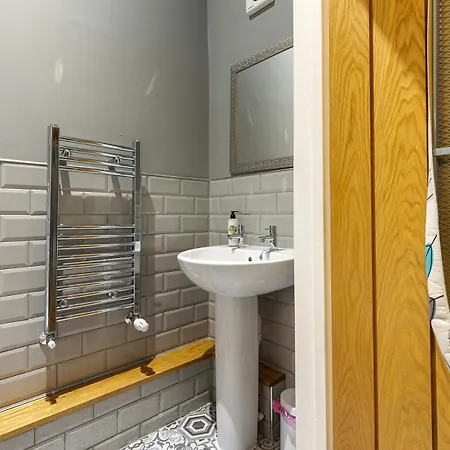 No 6 - Wisteria - Pass The Keys