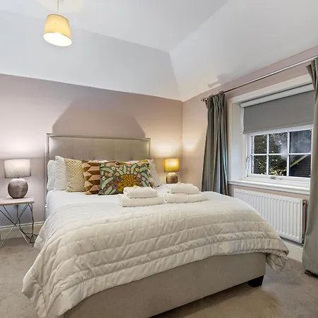 No 6 - Wisteria - Pass The Keys * York