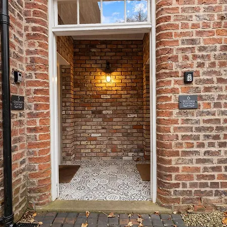 No 6 - Wisteria - Pass The Keys Holiday home *